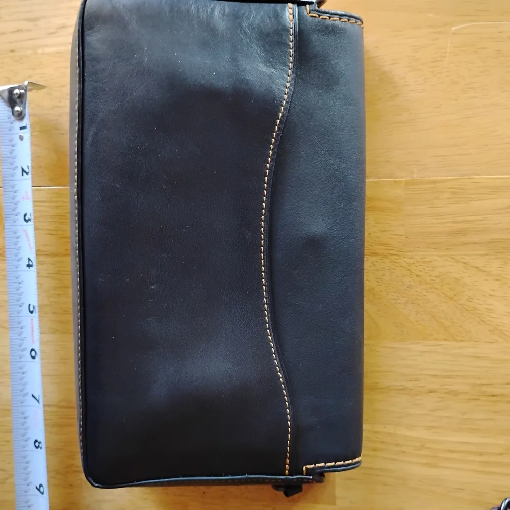 Coach Brown Leather Dinky Turn-Lock Crossbody Wallet with Contrasting Stitching